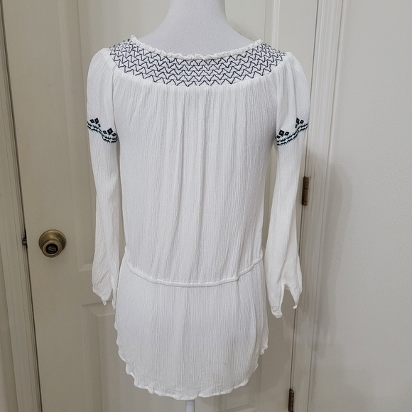 Neiman Marcus Size M White Crepe-y Blouse w/ Navy & Bright Turquoise Embroidery - Picture 3 of 14